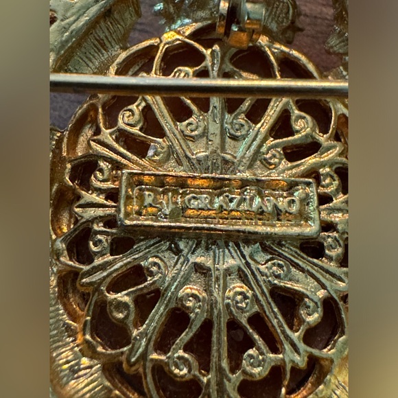 R.J.Graziano Ornate Cameo and Austrian Crystal Gold Plated Brooch and Pendant 2" - Picture 2 of 7